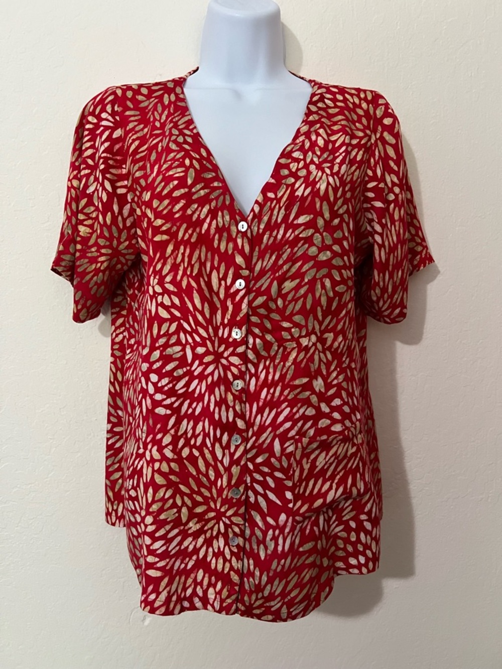 Blue Sky Red Button-Front Short Sleeve Top with Cream Leaf Motif
